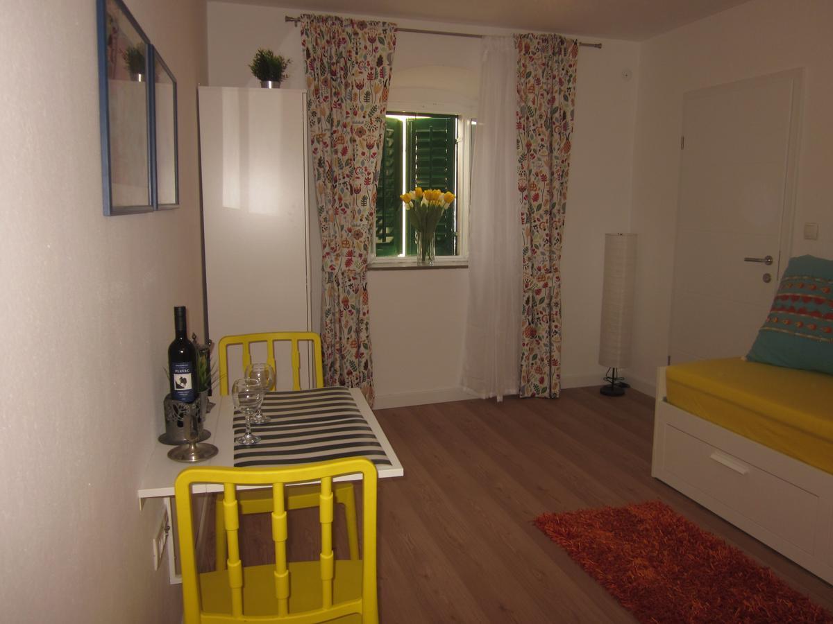 Apartment On The Square Макарска Екстериор снимка