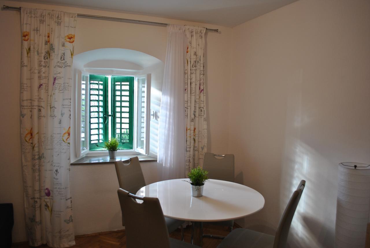 Apartment On The Square Макарска Екстериор снимка