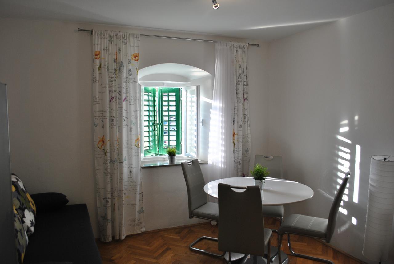 Apartment On The Square Макарска Екстериор снимка