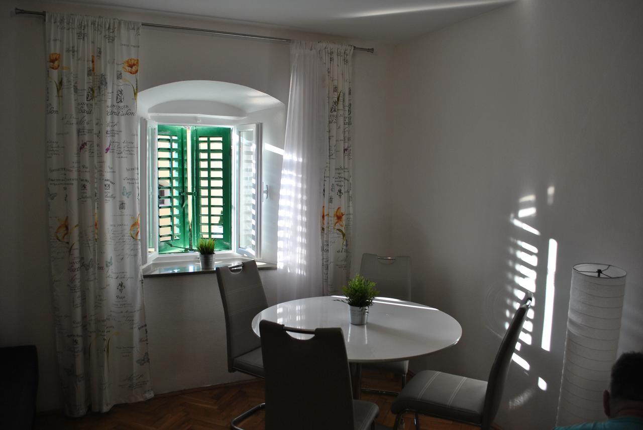 Apartment On The Square Макарска Екстериор снимка