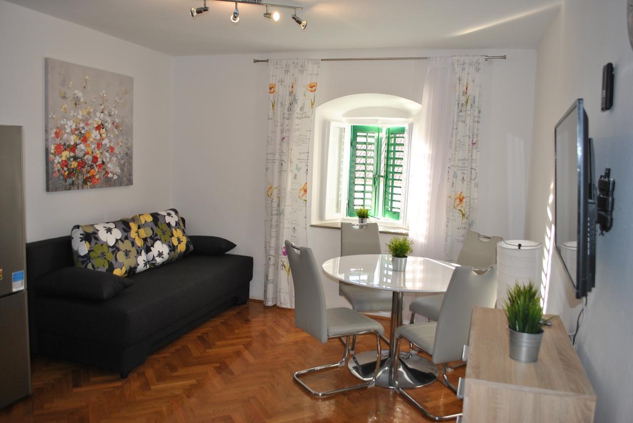 Apartment On The Square Макарска Екстериор снимка