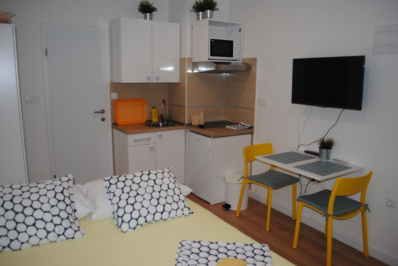 Apartment On The Square Макарска Екстериор снимка