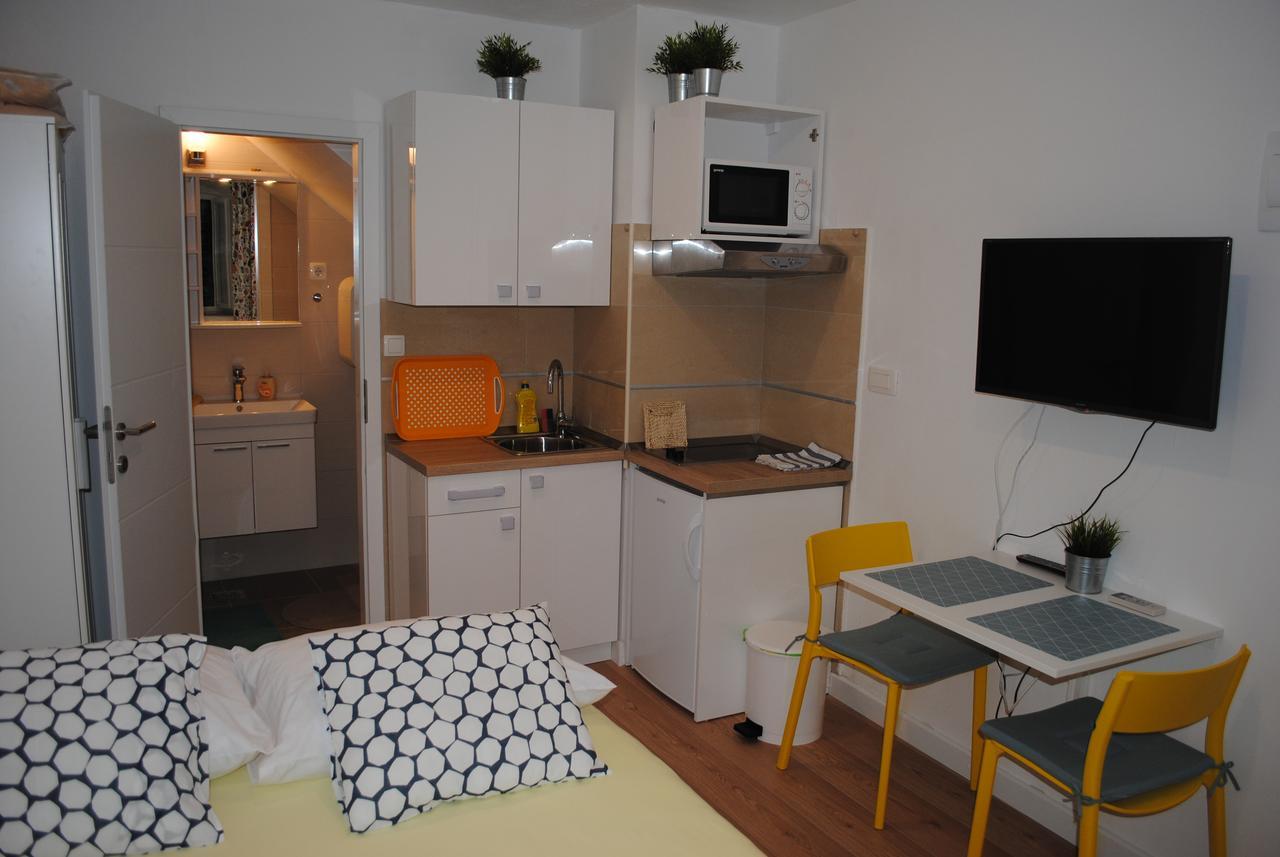 Apartment On The Square Макарска Екстериор снимка