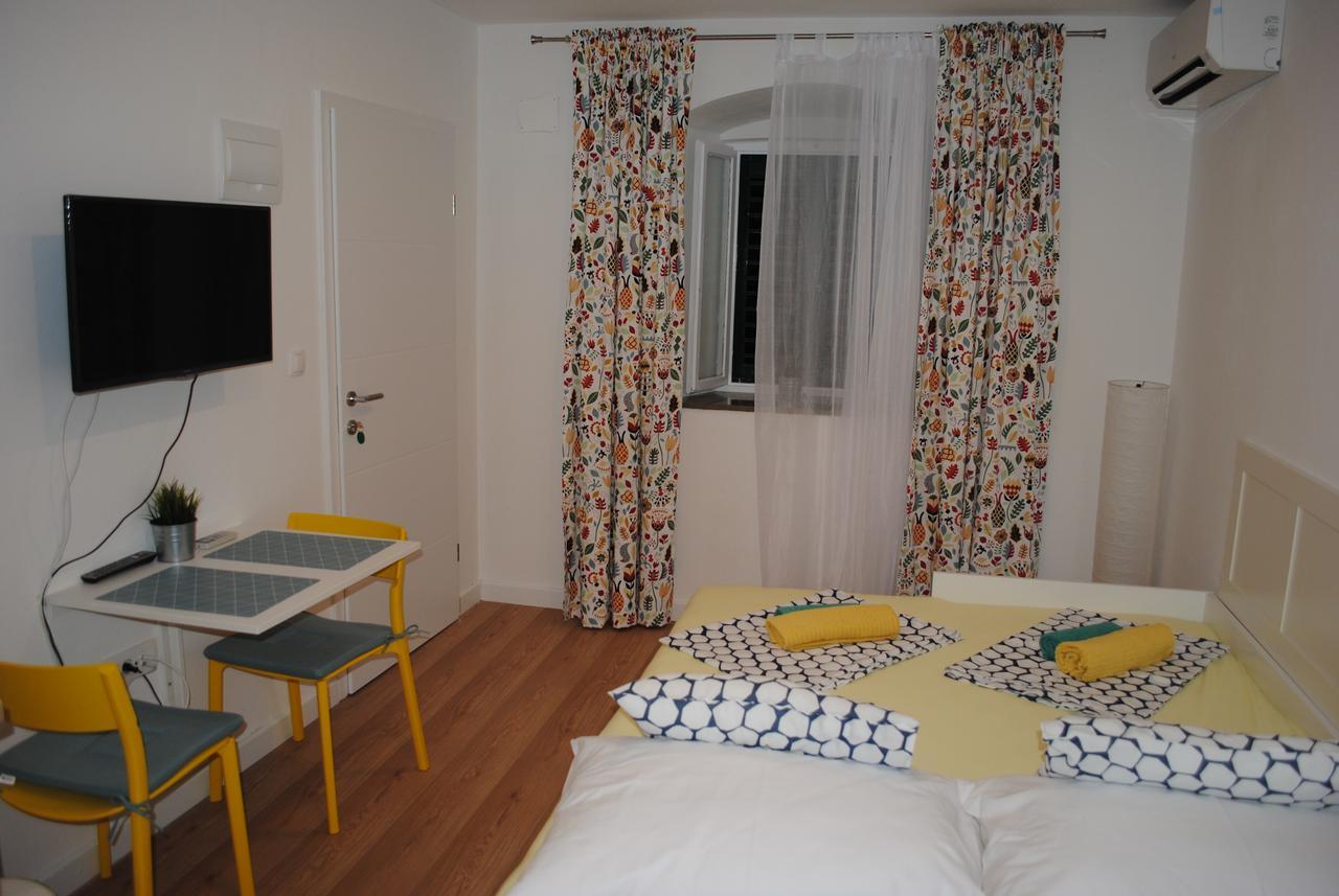 Apartment On The Square Макарска Екстериор снимка